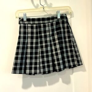 Forever 21 Plaid Pleated Mini Skirt Size 0 NWT Black White Schoolgirl Style